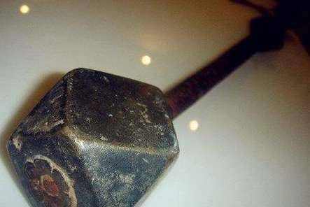 一手资讯（平安是金爲真理，八棱梅花亮銀錘。打一最佳最佳生肖词语