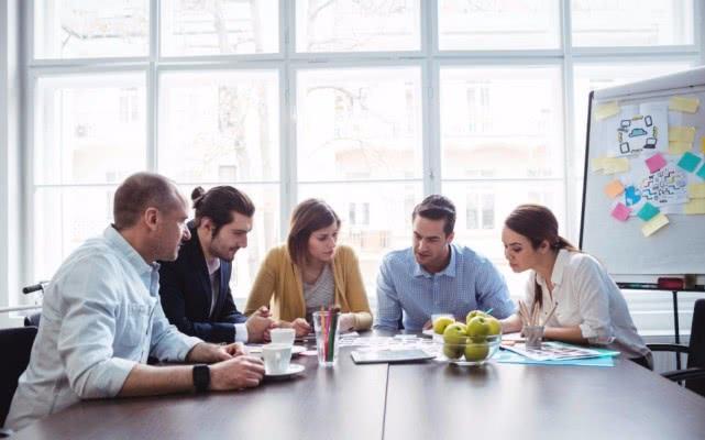 首发资讯（不为小利误前途，羽辙交弛夕阳下）打一最佳生肖