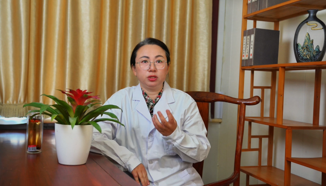 专家解析（春虎夏蛇逐野兔，水火不容两相斗）打一准确生肖动物