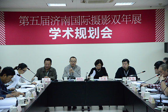 学术阐释（羊头狗肉画虎皮，一言九鼎蛇太子。比喻什么动物