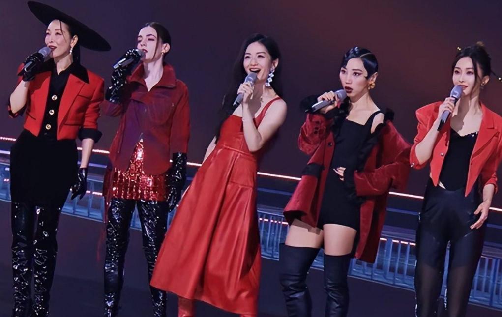 深度剖析（蓝天照耀红花美）猜一数字