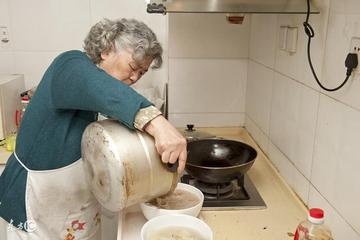 特讯（春虎夏蛇逐野兔，水火不容两相斗）猜本期数字