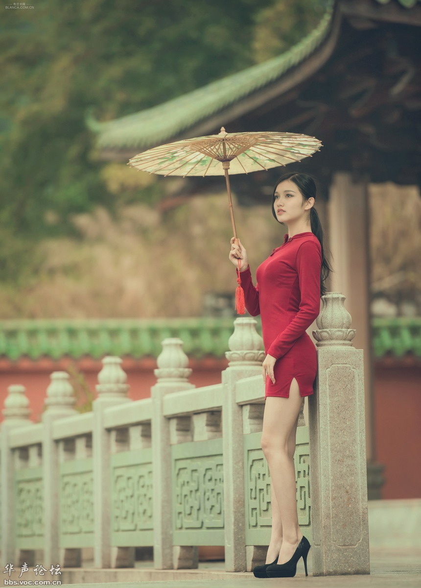 业内点评（春色满园关不住，佳人妩媚天际来）打一生肖