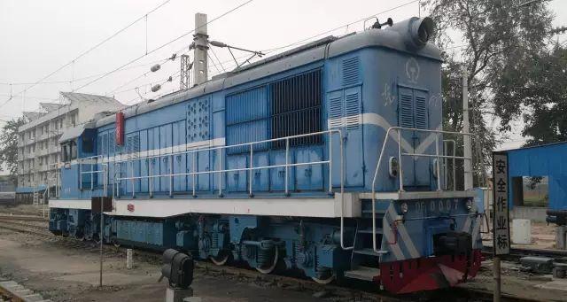 行家点评（一道东风二七四，一番情义两番意）猜一数字